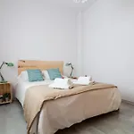 Acogedor Y Central